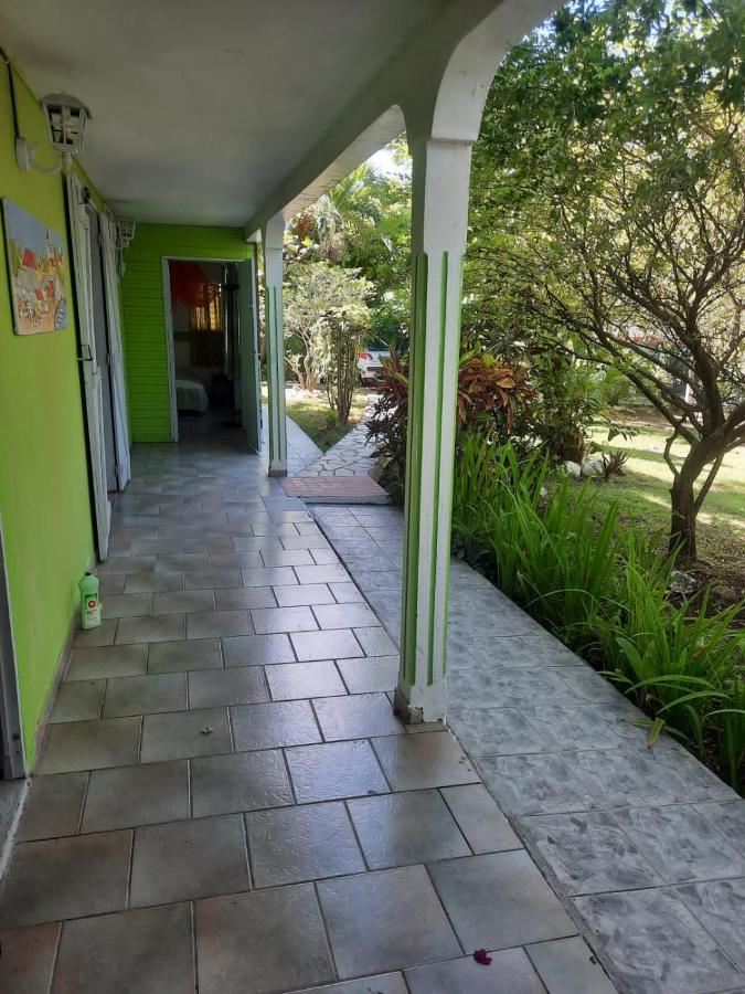 Apartmán Le Jardin De Massieux Bouillante Exteriér fotografie